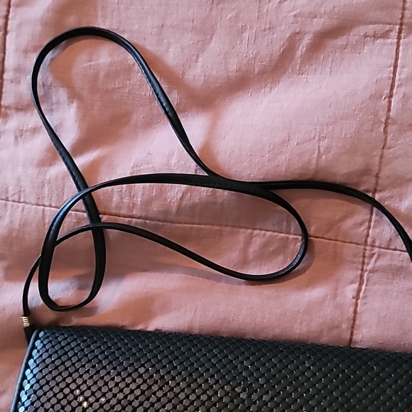 STUNNING WHITING AND DAVIS BLACK MATTE MESH CROSSBODY CLUTCH - Picture 11 of 16